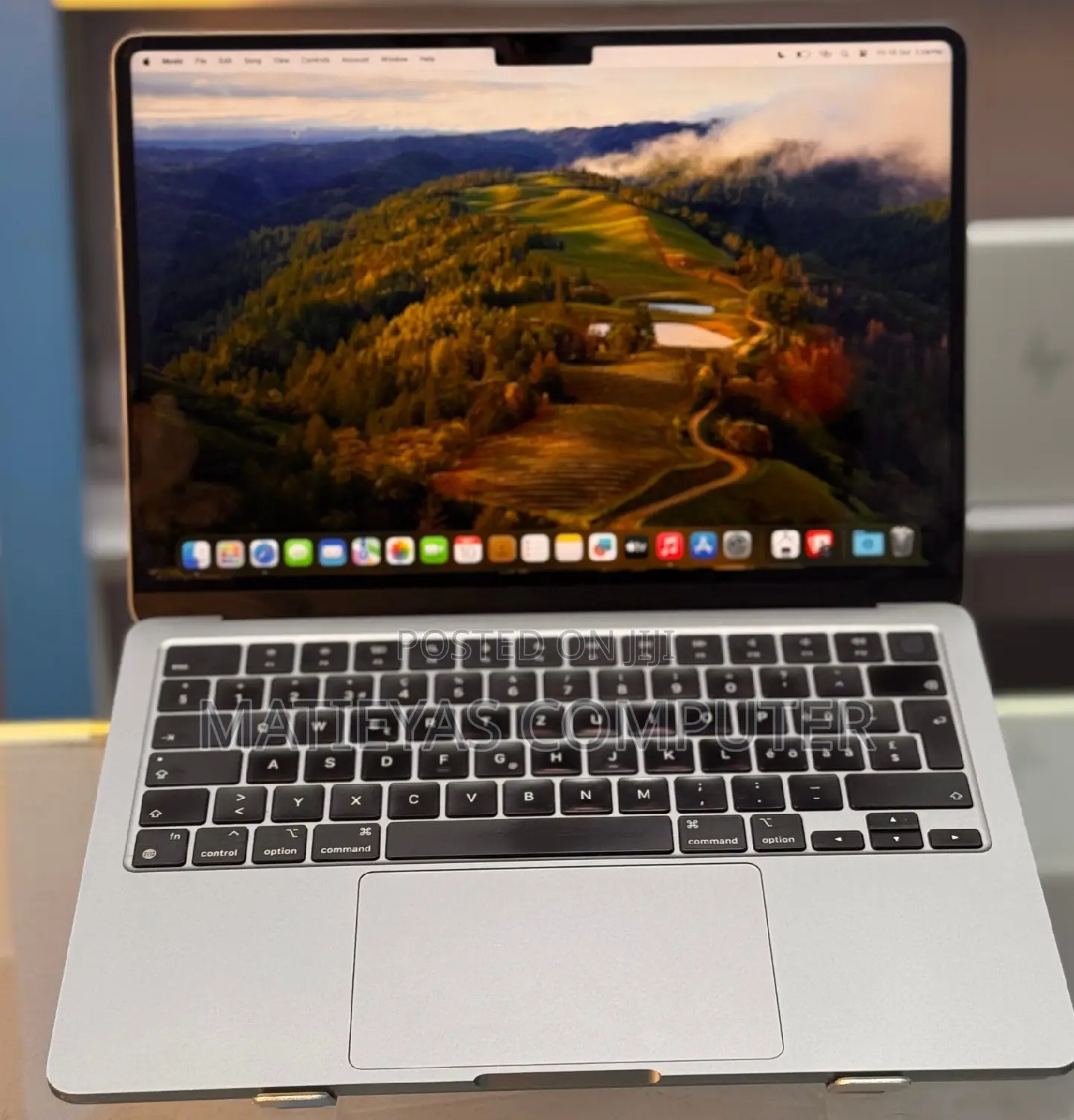 New Laptop Apple MacBook Air 2022 M2 8GB Apple M2 SSD 256GB