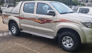 Photo - Toyota Hilux 2013 Beige
