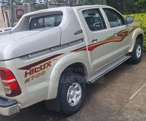 Toyota Hilux 2013 Beige