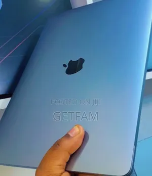 New Laptop Apple MacBook Pro M1 8GB Intel Core I7 SSD 256GB