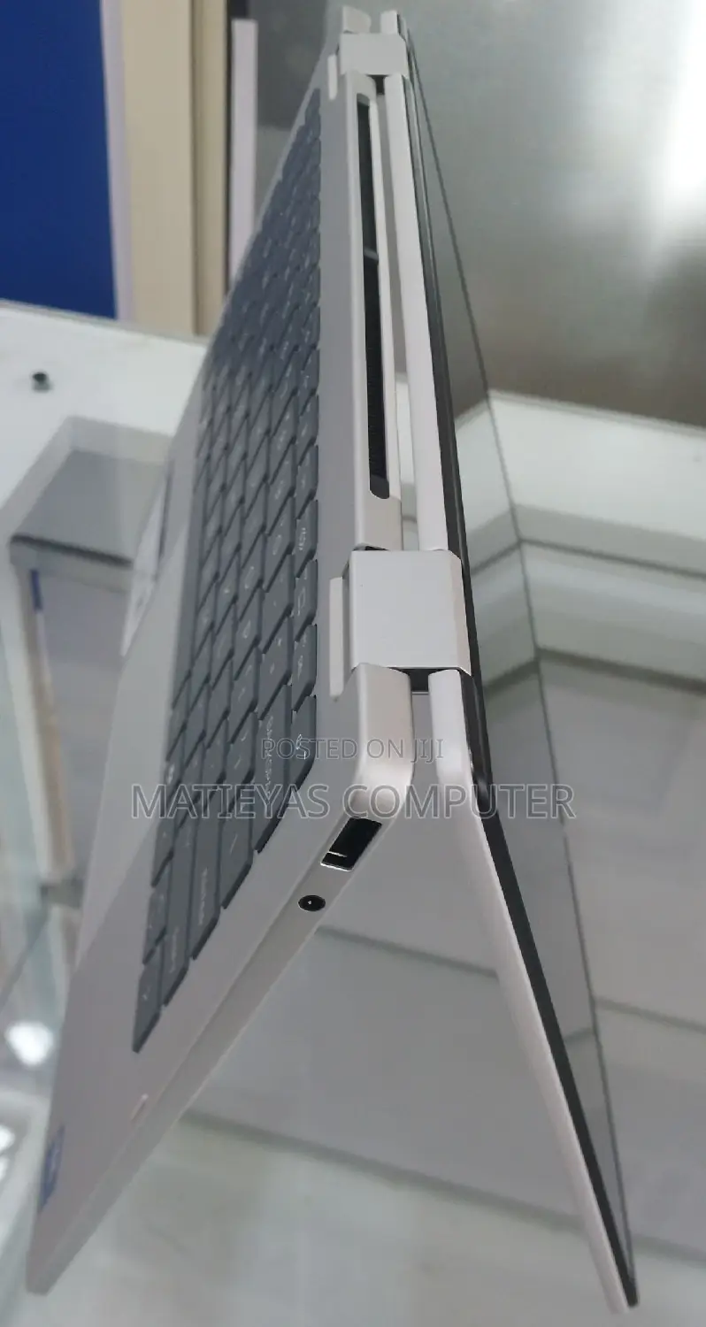 New Laptop HP OmniBook 5 Flip 16GB Intel Core 7 SSD 1T