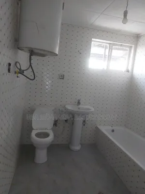 Furnished 6bdrm Townhouse/Terrace in አያት ዞን ኮምፋውንድ ግብ ውስጥ, Yeka