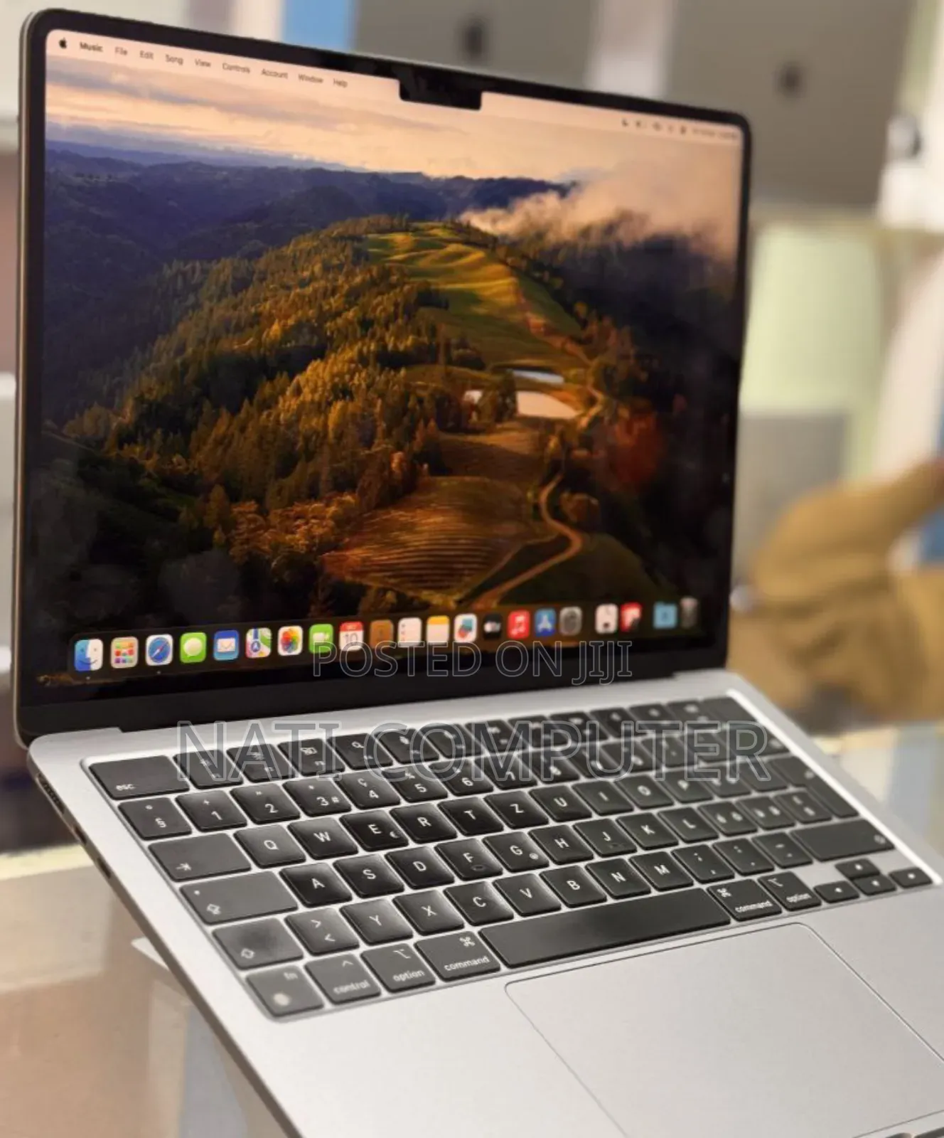 New Laptop Apple MacBook Air 2022 M2 8GB AMD A10 SSD 256GB