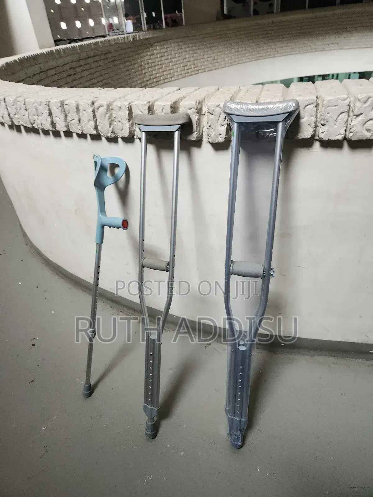 Axillary and Elbow Brand New Crutches風格brand New Axillary Crutches