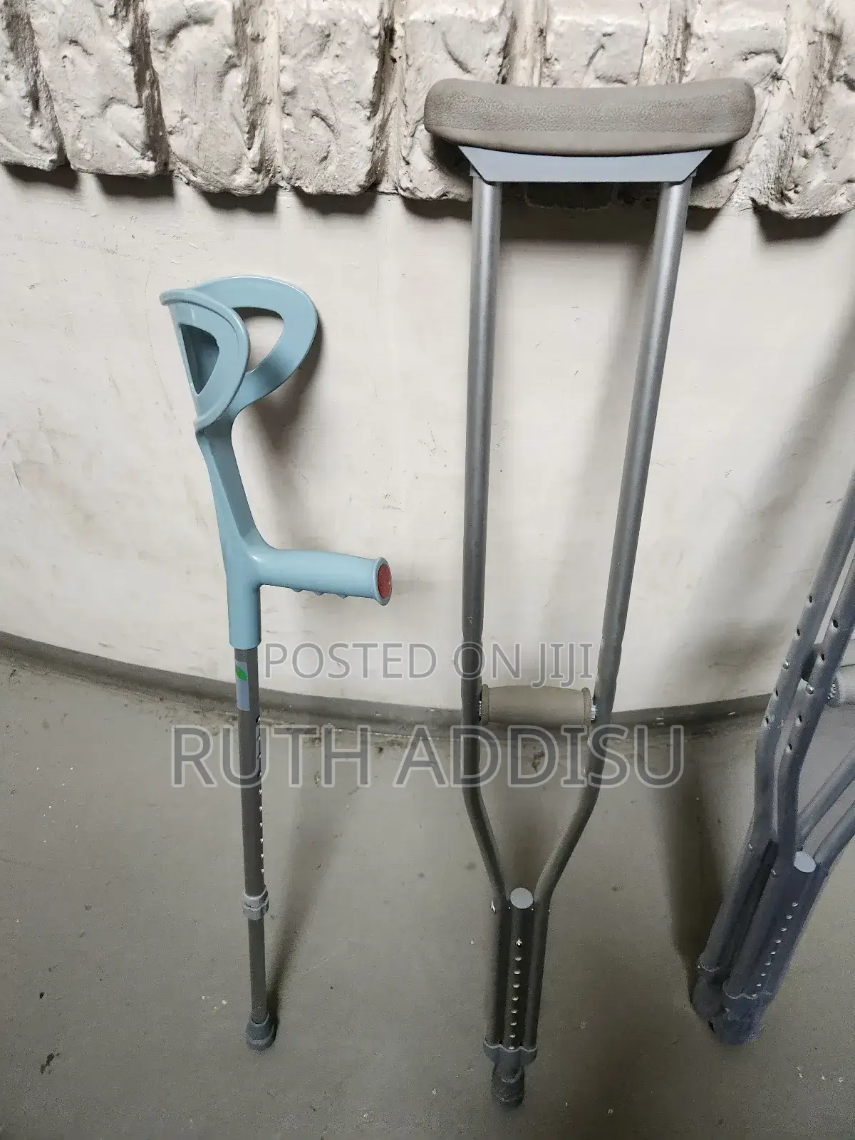 Axillary and Elbow Crutches鳵你brand New Axillary Crutches夠了crut