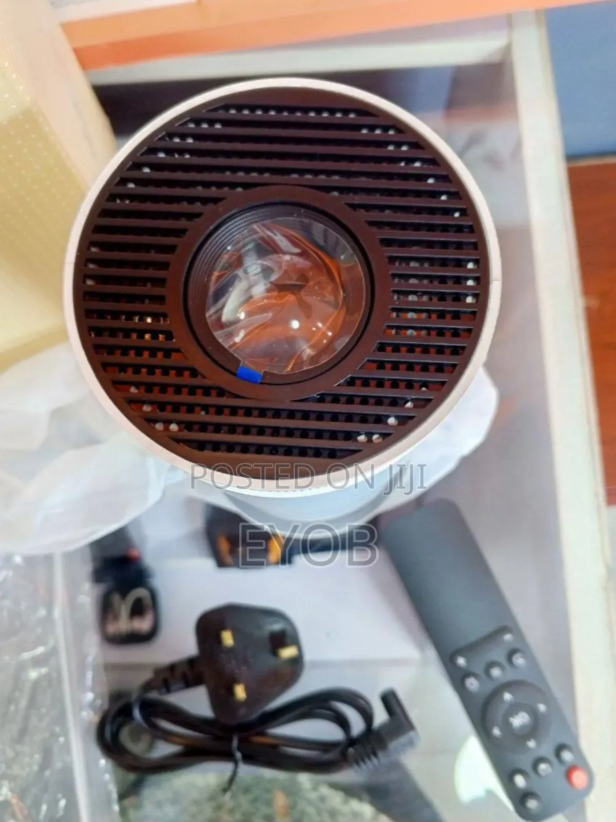 Ultra Hd 
High Domenic Range 
Projector