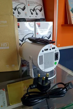 Ultra Hd 
High Domenic Range 
Projector