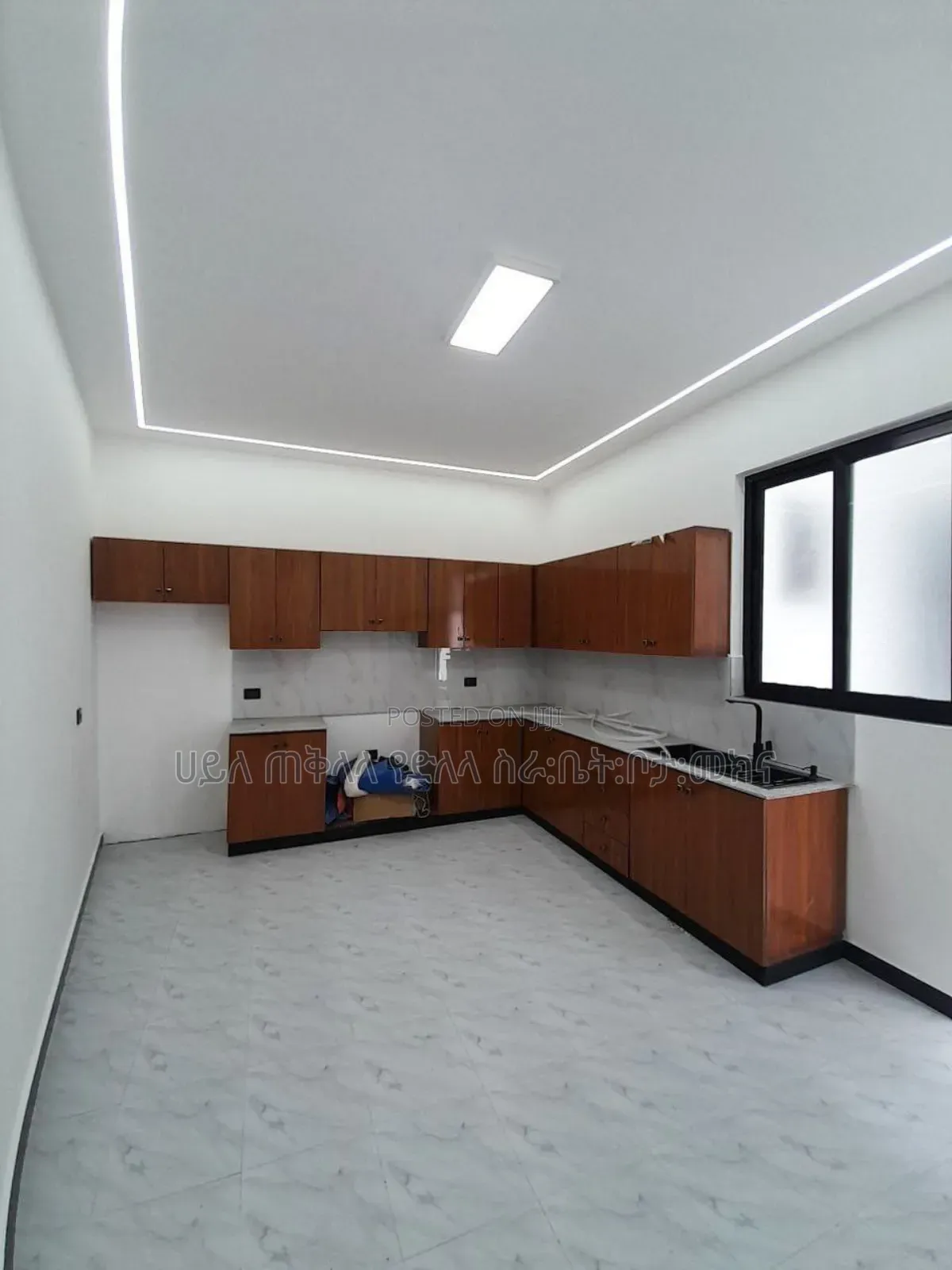 Furnished 6bdrm Villa in አያት ዞን ኮምፋውንድ ግብ ውስጥ, Yeka for sale