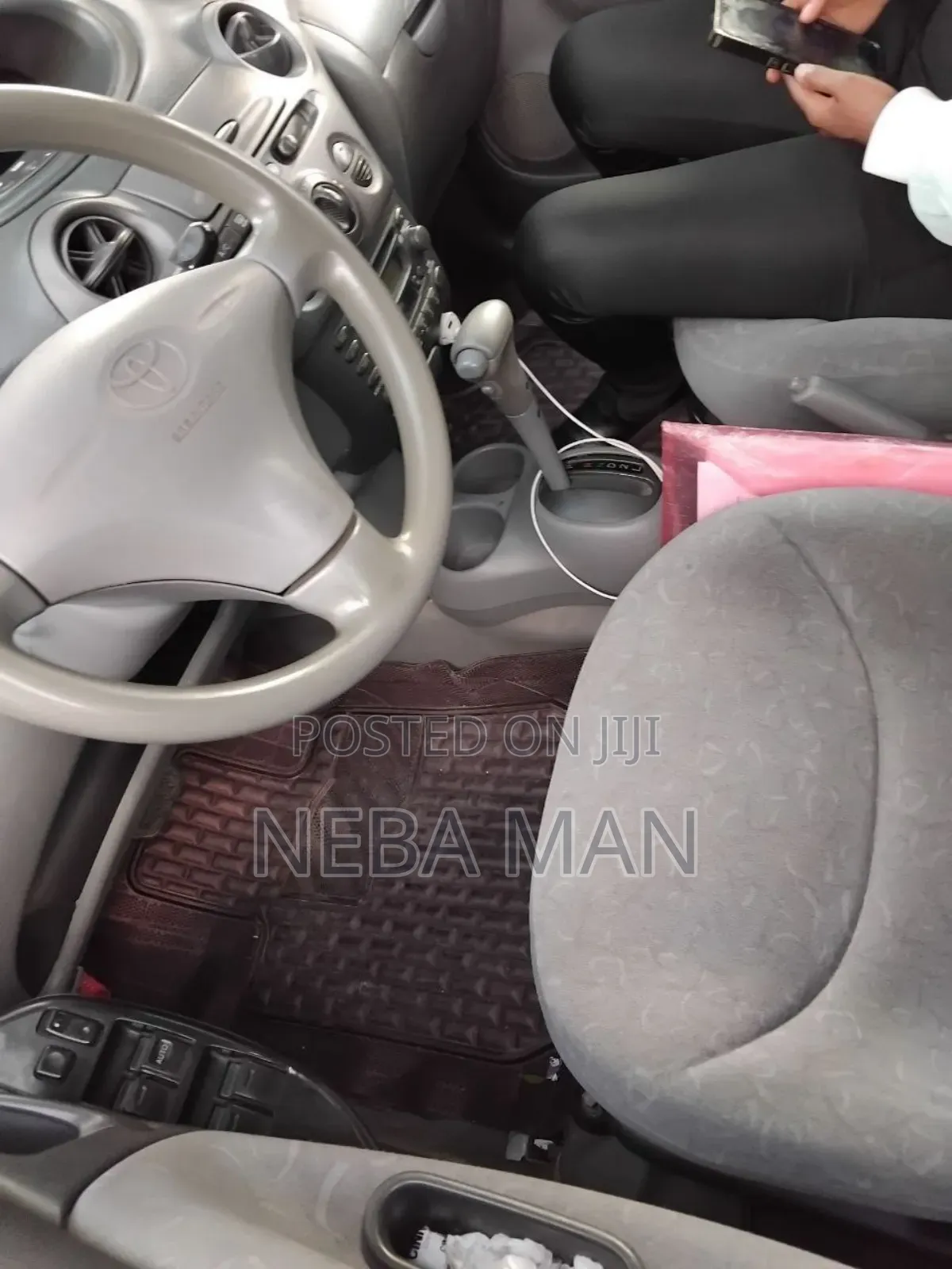 Toyota Vitz 2001 Silver