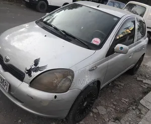 Toyota Vitz 2001 Silver