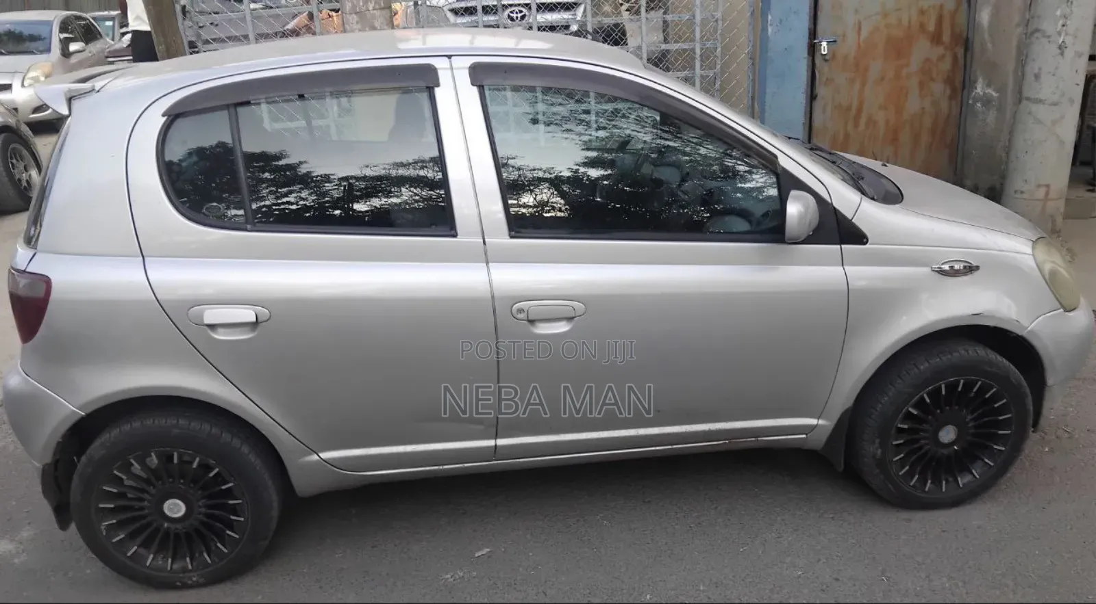 Toyota Vitz 2001 Silver