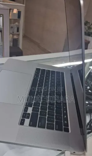 New Laptop Apple MacBook Pro 2019 16GB Intel Core I7 SSD 1T