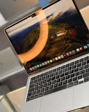 New Laptop Apple MacBook Air 2022 M2 8GB Apple M2 SSD 256GB