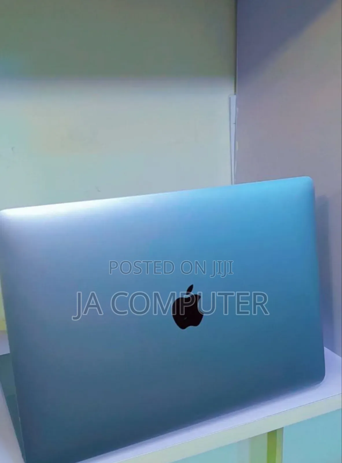 New Laptop Apple MacBook Air 2020 M1 8GB Apple M1 SSD 256GB