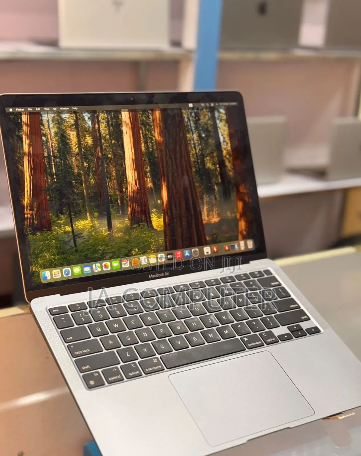 New Laptop Apple MacBook Air 2020 M1 8GB Apple M1 SSD 256GB