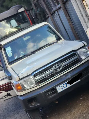 Toyota Land Cruiser 2011 White