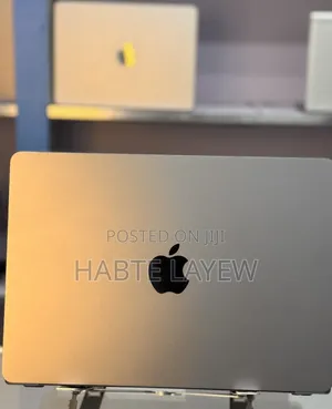 Photo - New Laptop Apple MacBook Air 2022 M2 8GB Apple M2 SSD 256GB