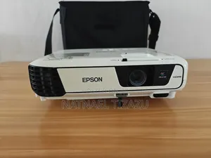 Almost New Epson Eb-S31 Projector