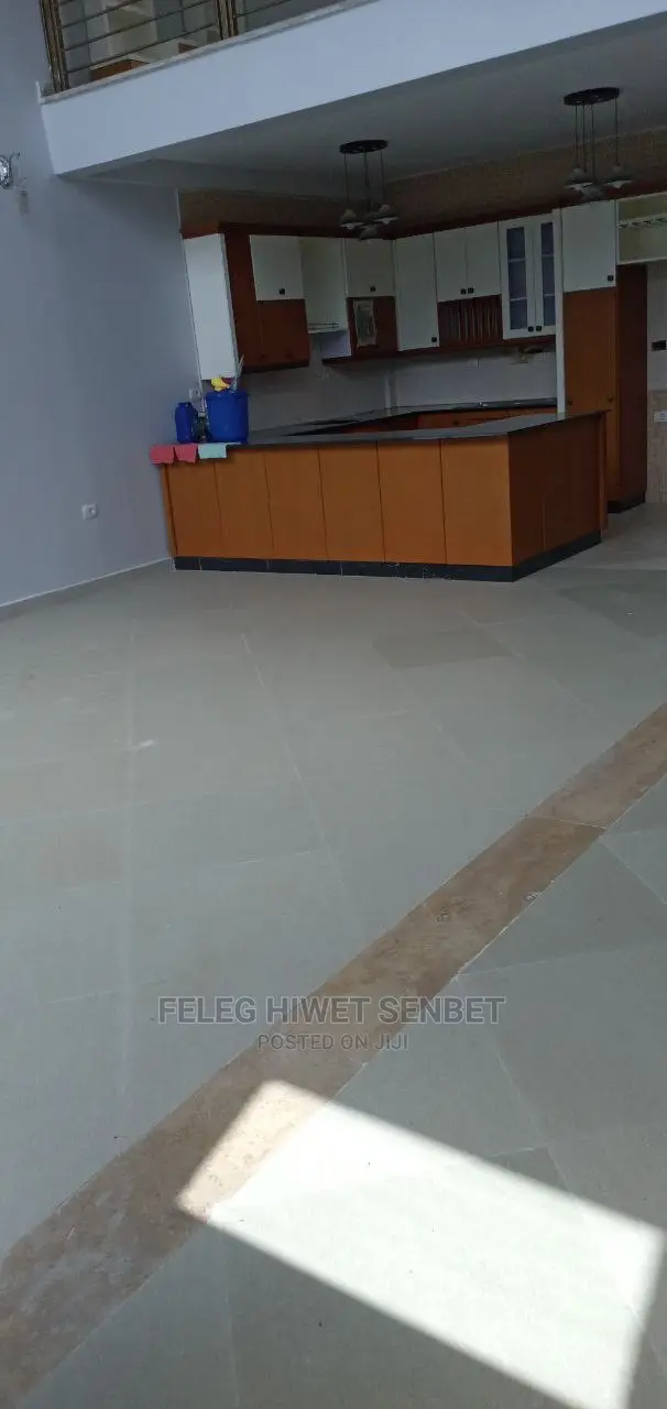 7bdrm House in አአ, Bole for sale