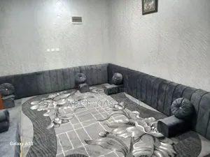 Photo - ትራስ ልብስ መጋረጃ እና አረቢያንጨመጅሊስ ድጋፎች