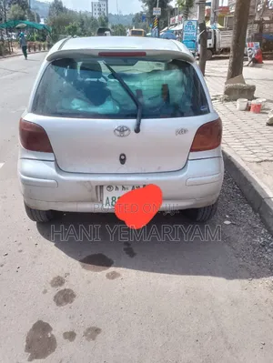 Photo - Toyota Vitz 2002 Silver