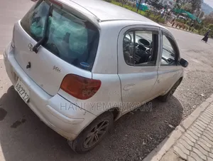 Toyota Vitz 2002 Silver