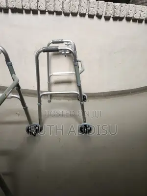 Photo - Foldable Frontal Wheels Walker管道medical Walker朱雀walker Almunium New