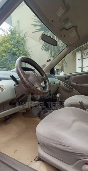 Toyota Platz 2004 Silver