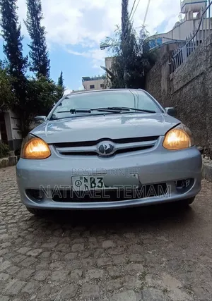 Photo - Toyota Platz 2004 Silver