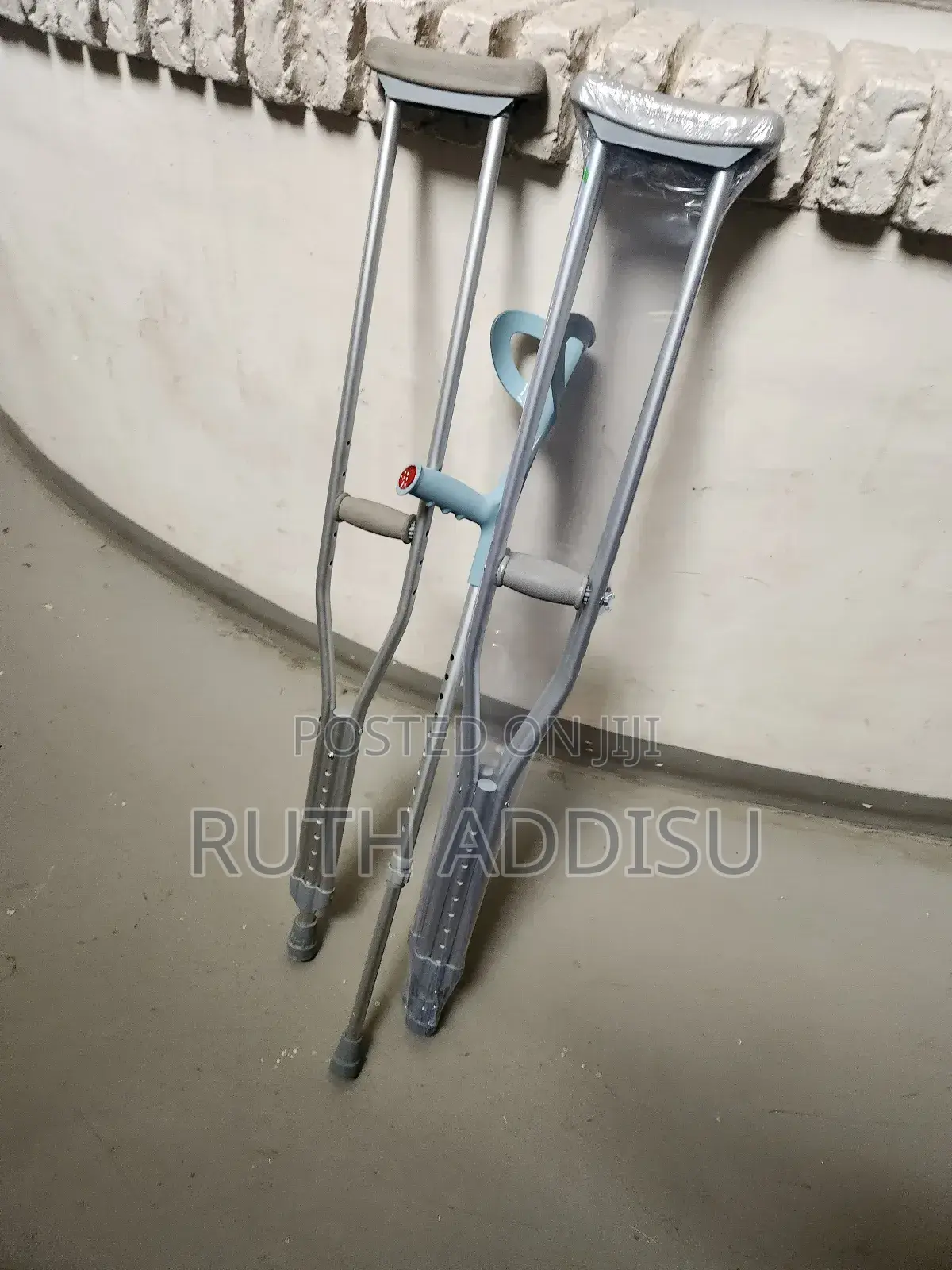 Elbow and Axillary Bilateral Crutches轟動medical Axillary Crutches New
