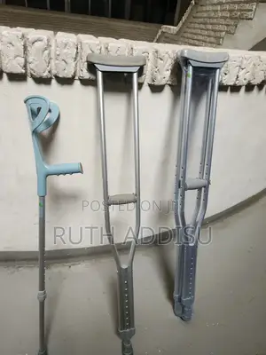 Photo - Axillary and Elbow Bilateral Crutches協商axillary Crutches寄出crutches New