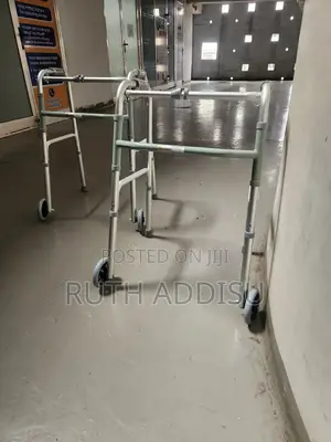 Photo - Foldable Walker老人almunium Walker晻不brand New States Walker軍事walker