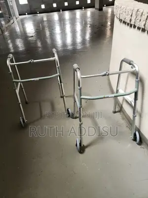 Photo - Walker段的foldable Walker管制medical Walker然亦almunium Walker建議walking Aid