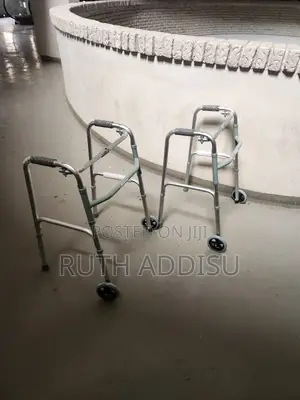 Photo - Walking Aid朱紅foldable Stainless Walker朱槿rolator Front Walker忝呀walker