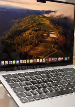 New Laptop Apple MacBook Air 2022 M2 8GB Apple M2 SSD 256GB