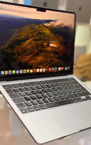 New Laptop Apple MacBook Air 2022 M2 8GB Apple M2 SSD 256GB