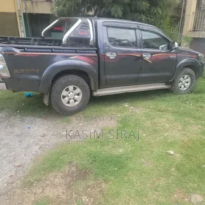 Toyota Hilux 3.0 D-4D 4x4 2015 Gray