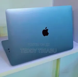 Photo - New Laptop Apple MacBook Pro 2020 M1 8GB Apple M1 SSD 256GB