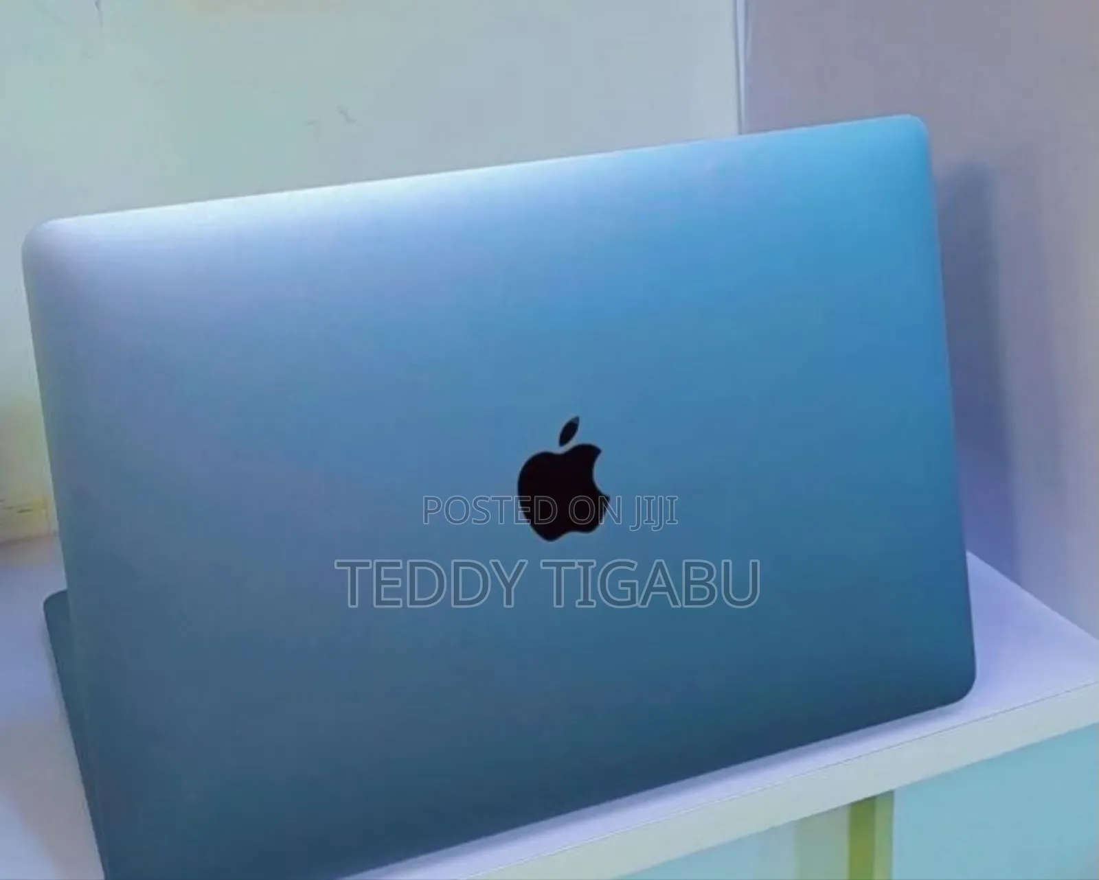 New Laptop Apple MacBook Pro 2020 M1 8GB Apple M1 SSD 256GB