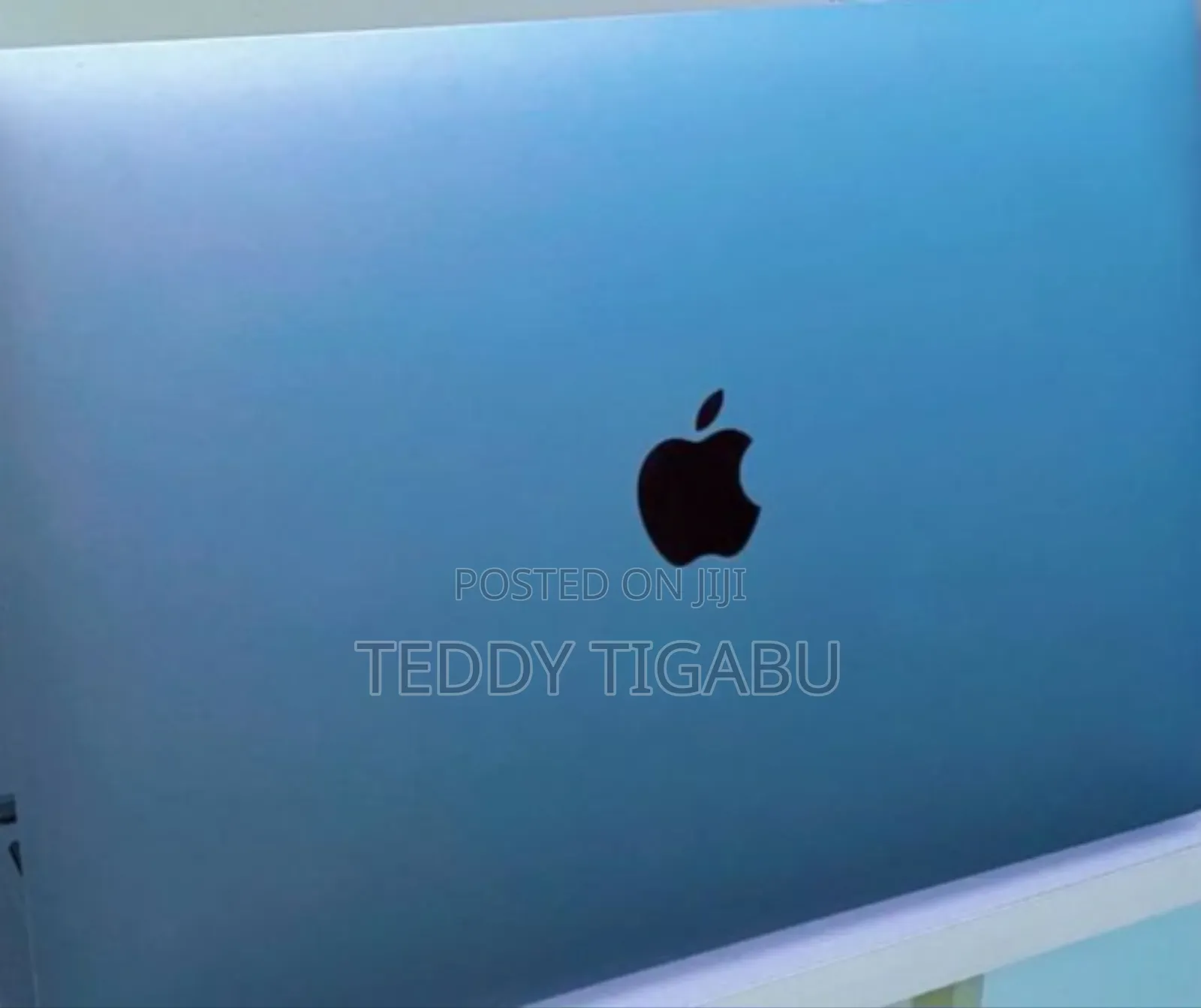 New Laptop Apple MacBook Pro 2020 M1 8GB Apple M1 SSD 256GB