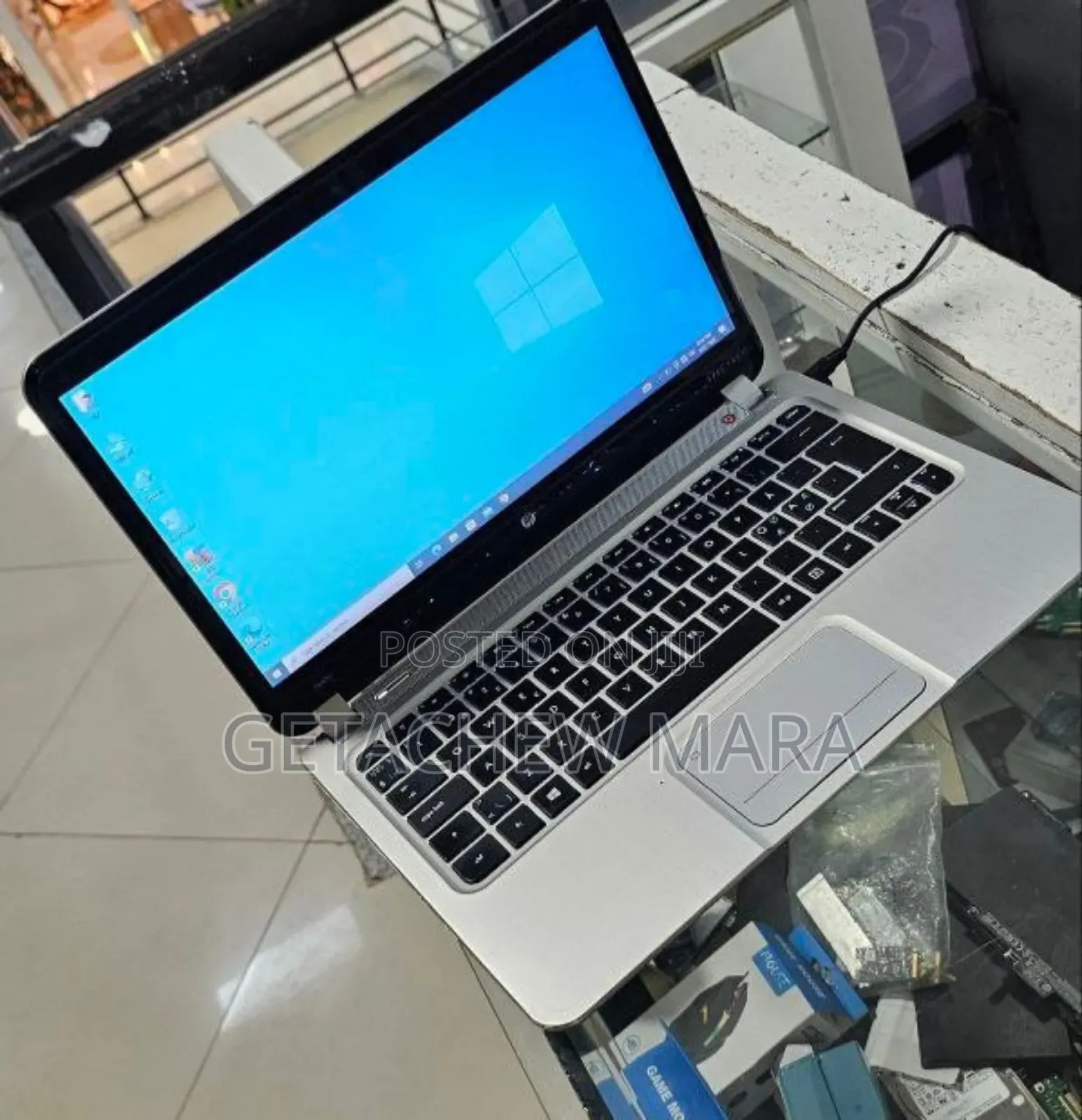 New Laptop HP Spectra 13 4GB Intel Core i5 SSD 128GB