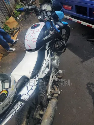 Photo - Bajaj Pulsar 180 2019 White