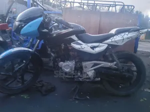 Bajaj Pulsar 180 2019 White