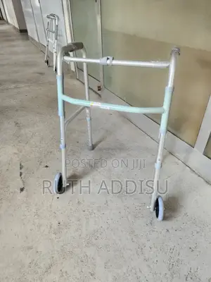 Photo - Foldable Walker喬治almunium Medical Walker朱槿brand New Walker吞槍walker New