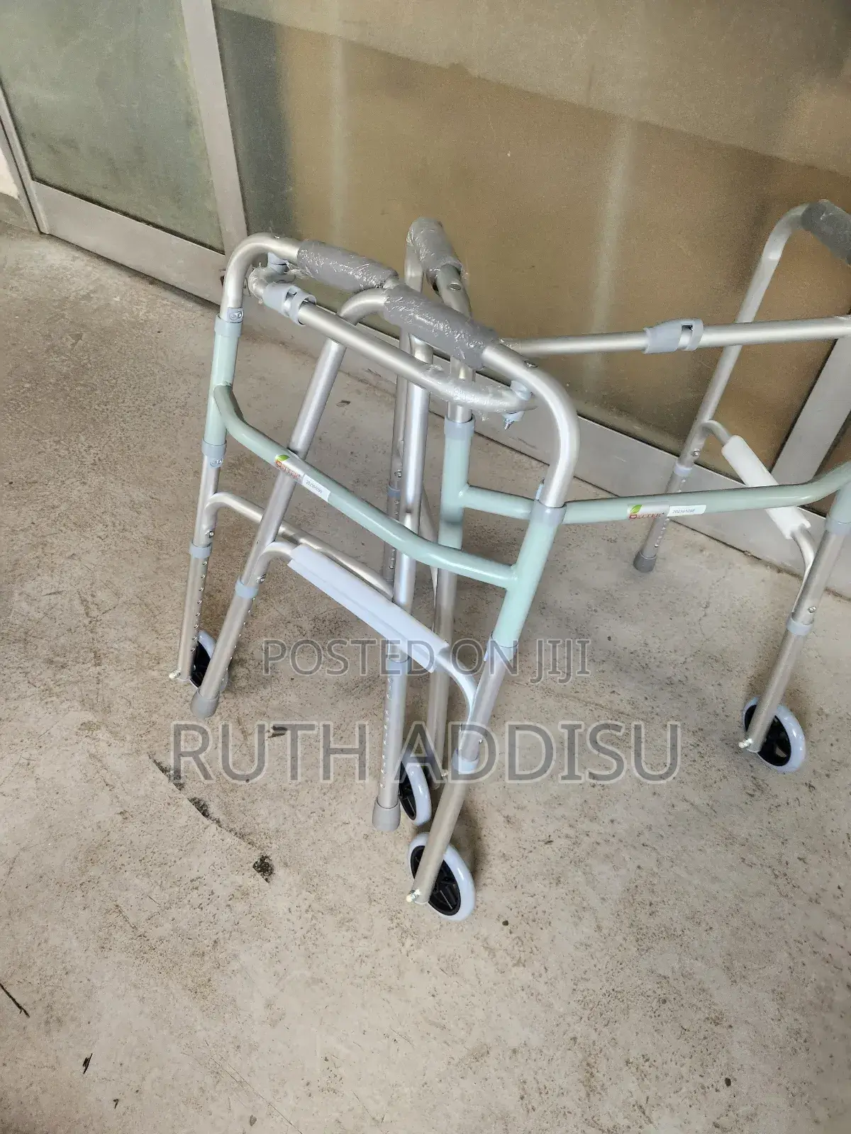 Foldable Strong Walker朱紅almunium Walker朱明with Frontal Wheels Walker