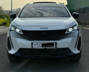 Photo - Peugeot 5008 2022 White