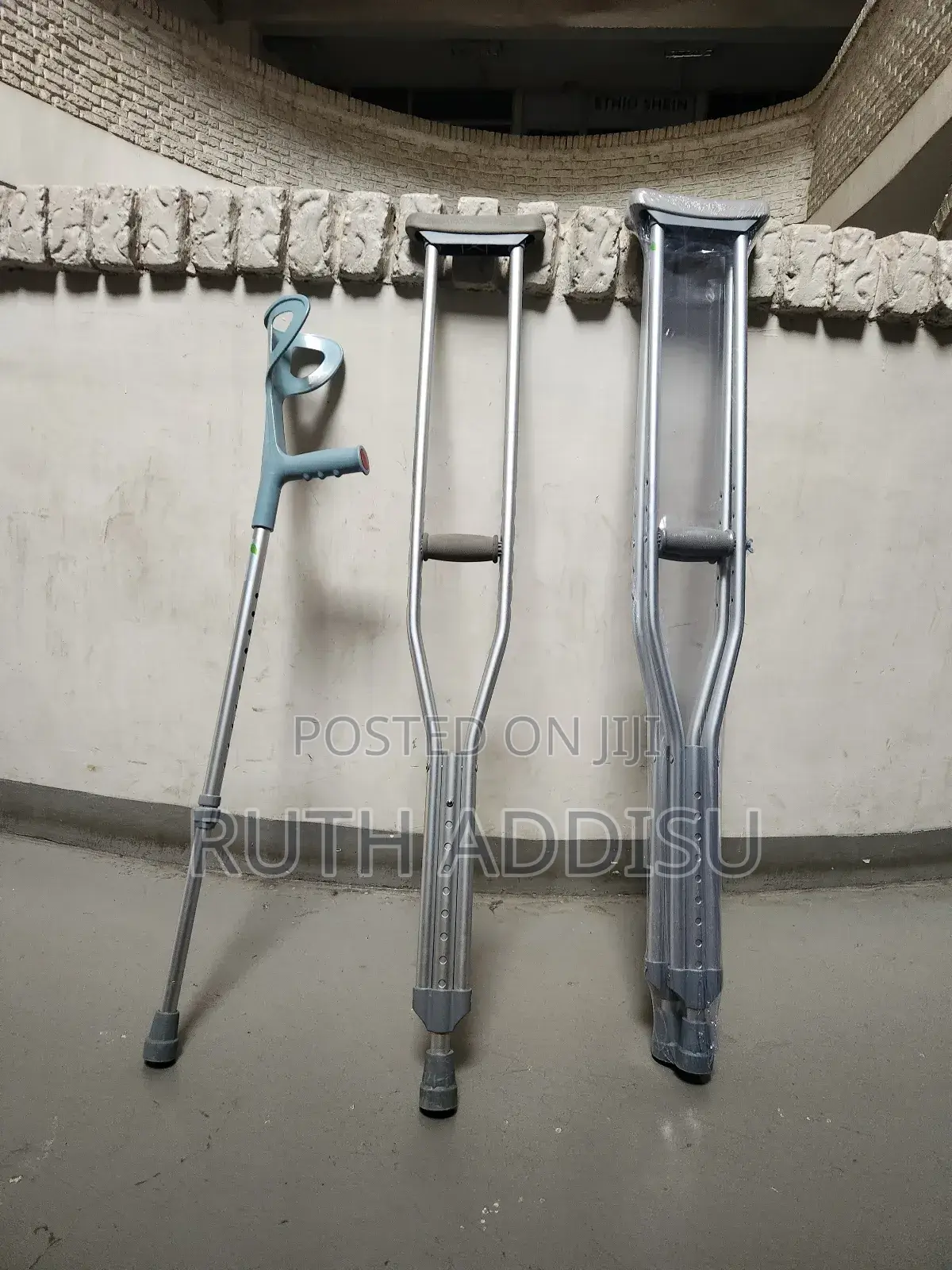Axillary Bilateral Crutches痛哭almunium Brand New Axillary Crutches New