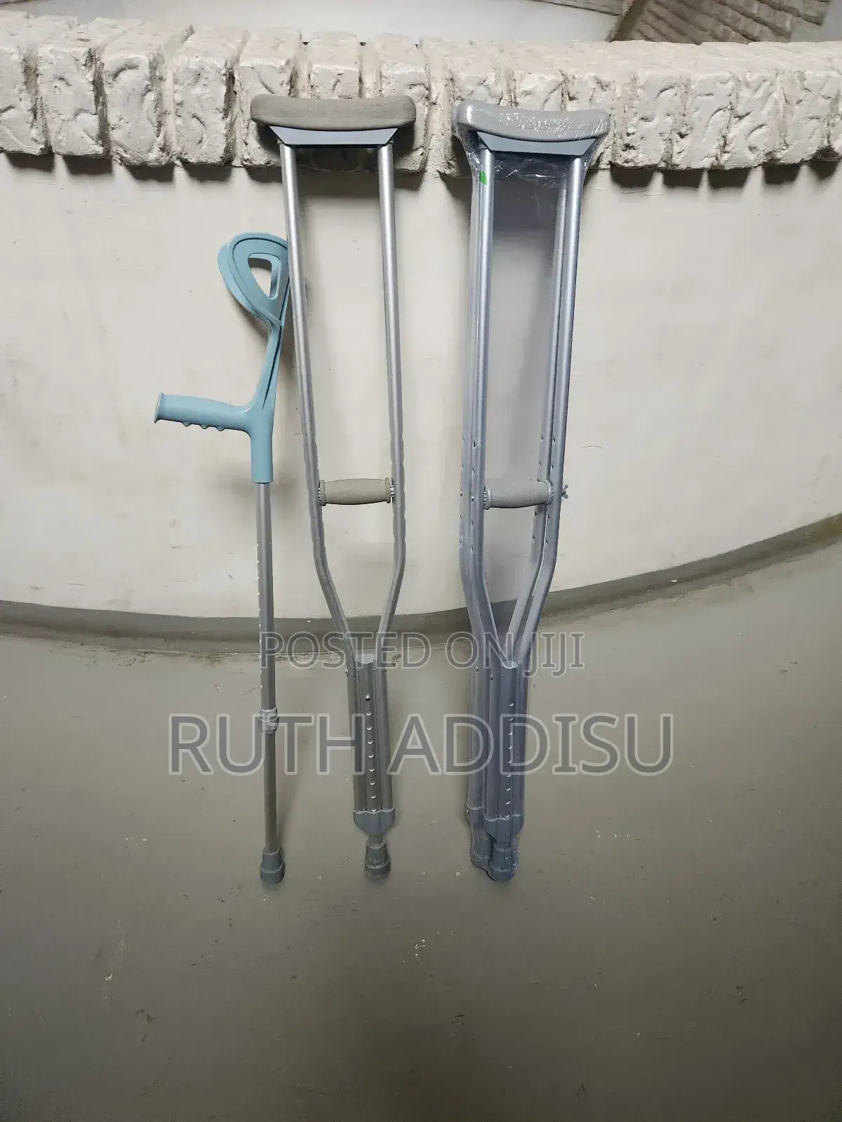 Adjustable Height Axillary and Elbow Crutches塊錢crutches朱紅crutches New