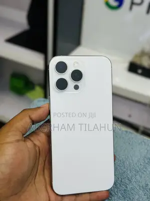 Photo - Apple iPhone 16 Pro Max 256 GB White