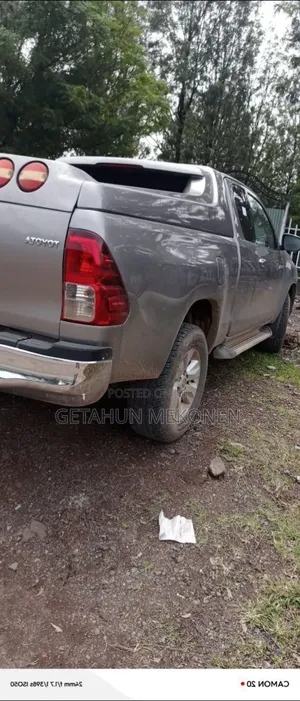 Toyota Hilux 2020 Gold